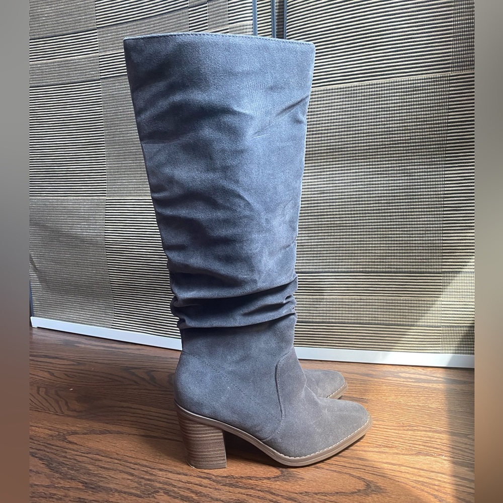 New Universal thread tall boots size 6